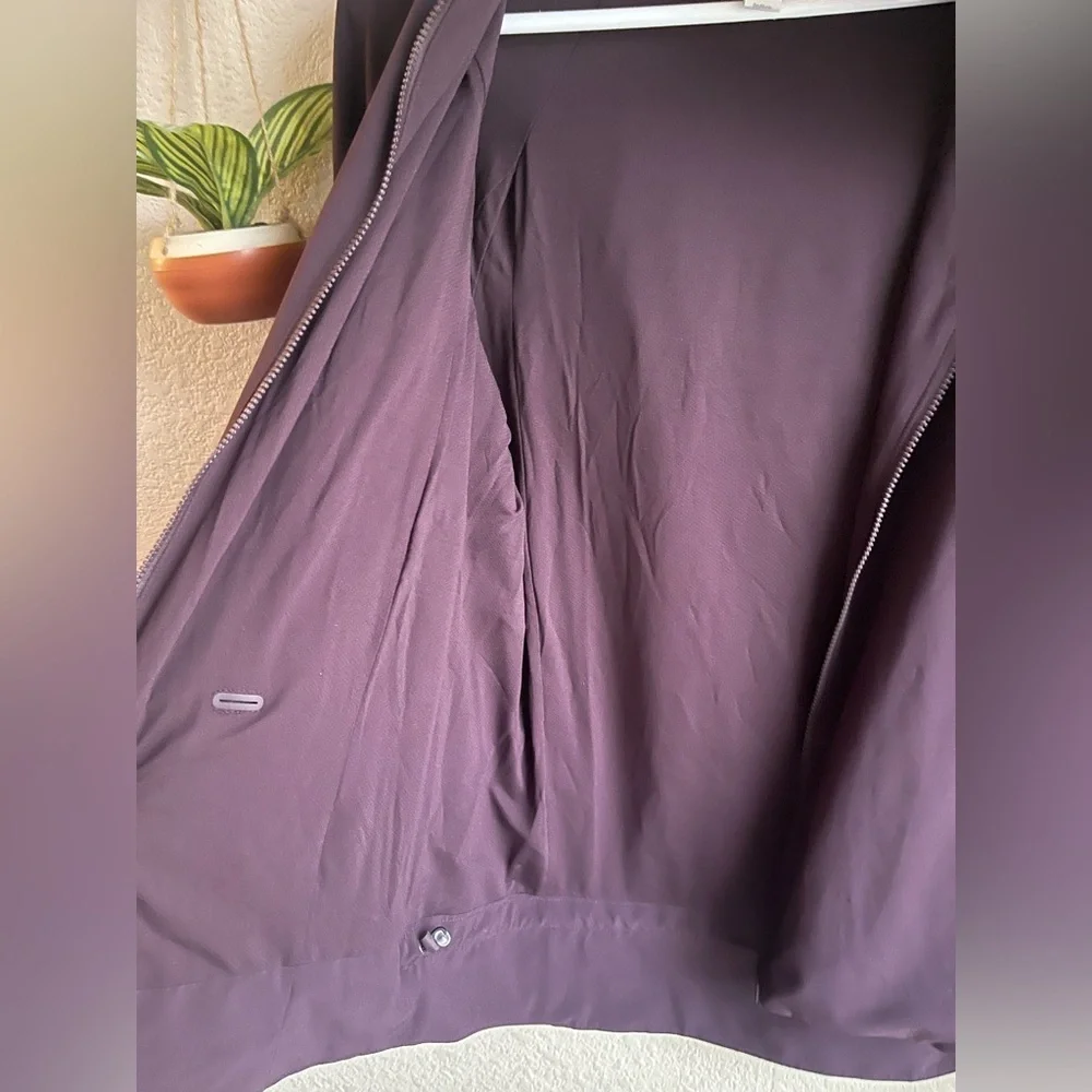 lululemon step to it jacket balck cherry